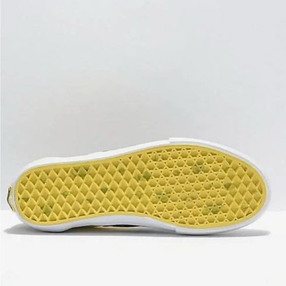 Vans Sponge Bob. Yellow and Black Classic Slip-On Sneakers. NWOB. Size 5.5 Boys. - Picture 5 of 11